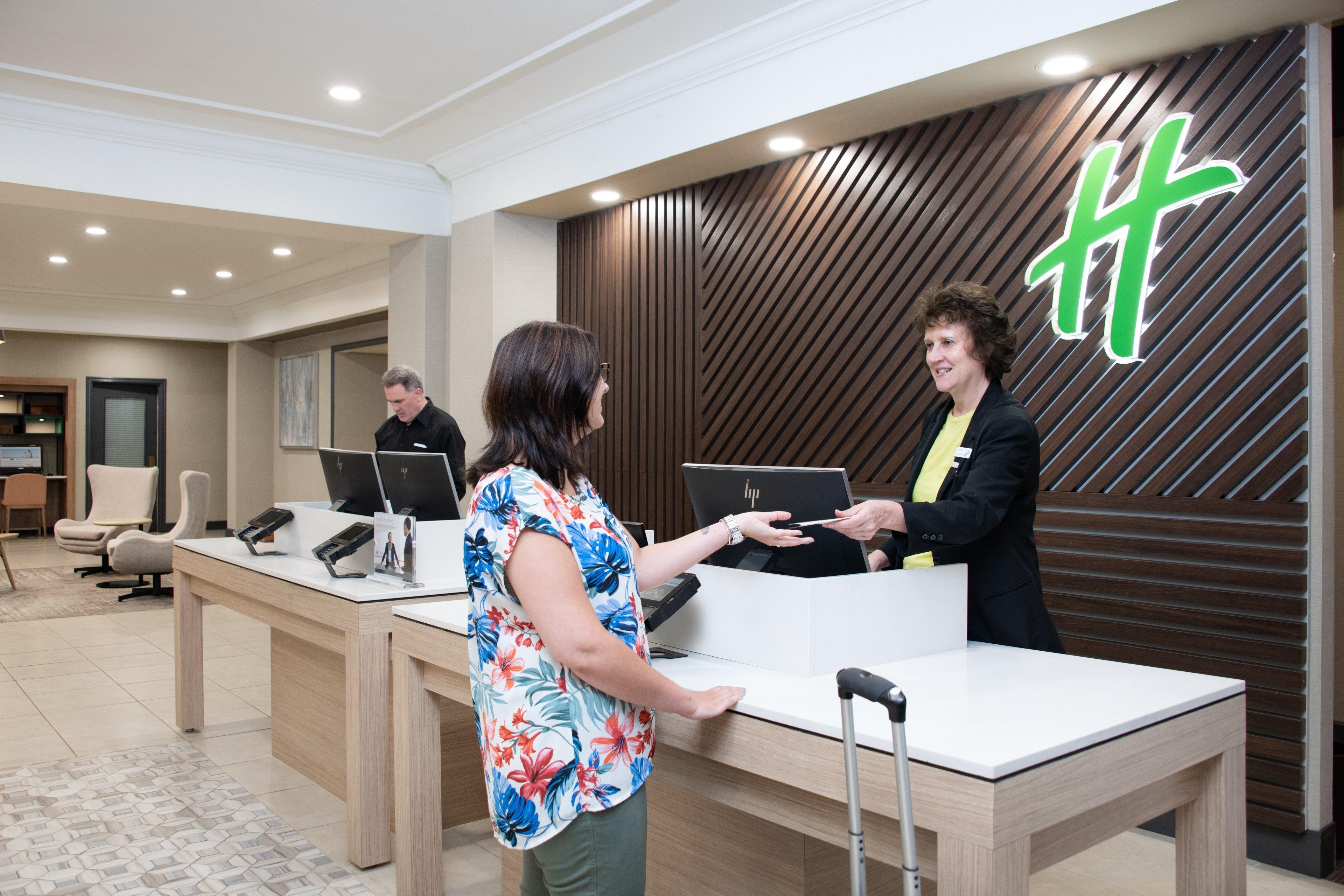 Holiday Inn & Suites Pittsfield-Berkshires By Ihg Exterior foto