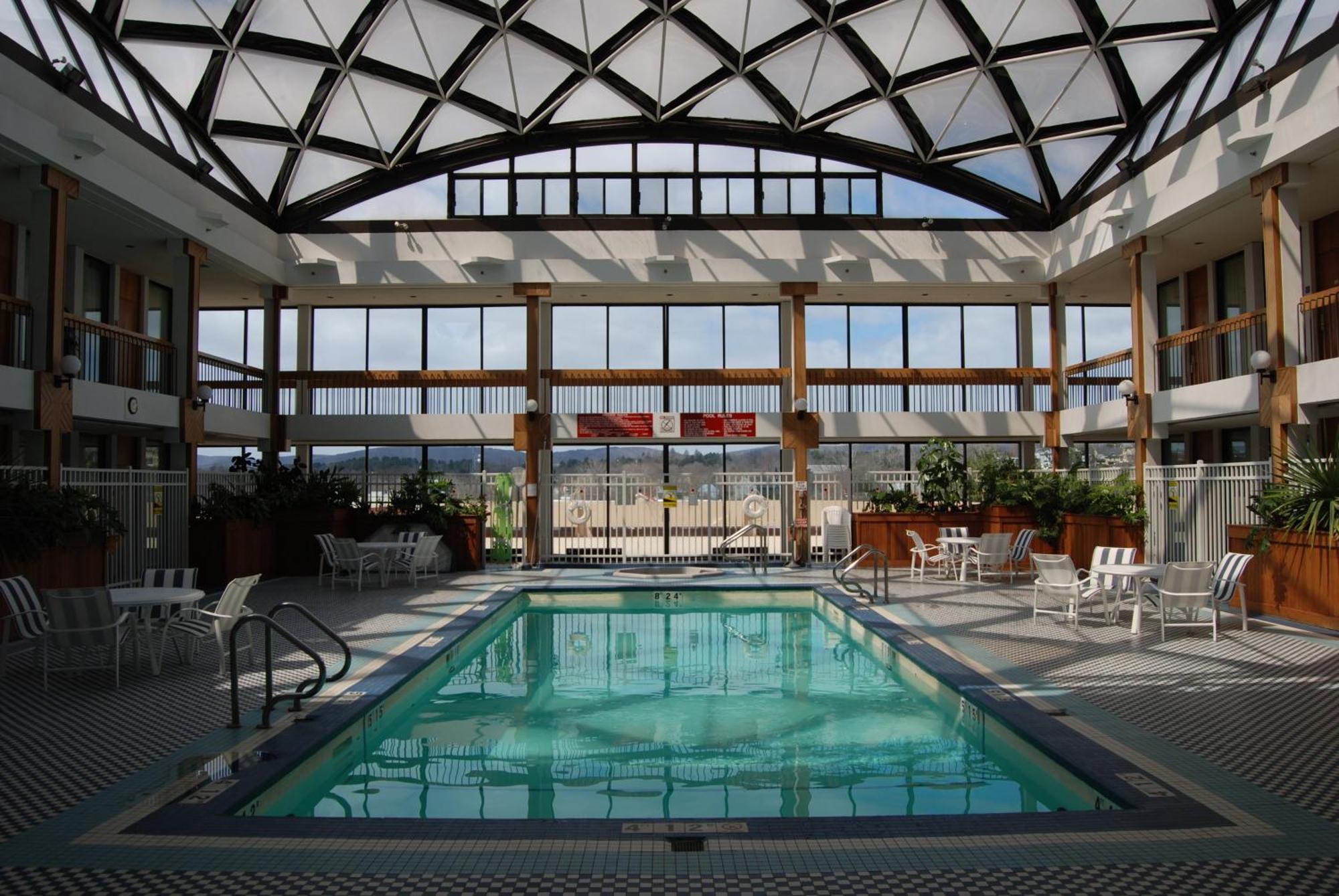 Holiday Inn & Suites Pittsfield-Berkshires By Ihg Exterior foto
