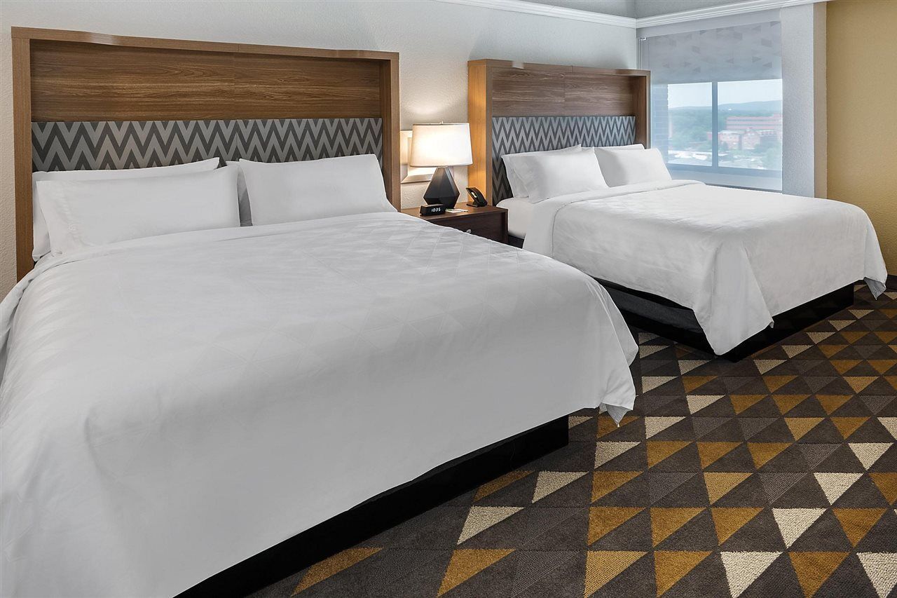 Holiday Inn & Suites Pittsfield-Berkshires By Ihg Exterior foto